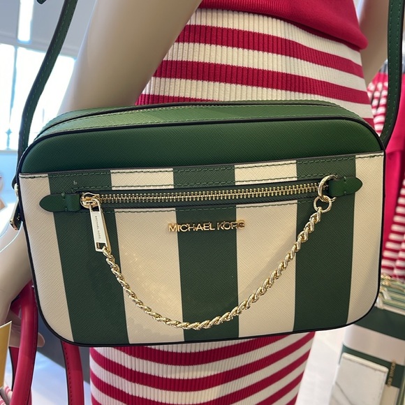 MICHAEL KORS
Jet Set Large EW Zip Chain XBody Saffiano Leather Crossbody Bag
NWT - Picture 12 of 16